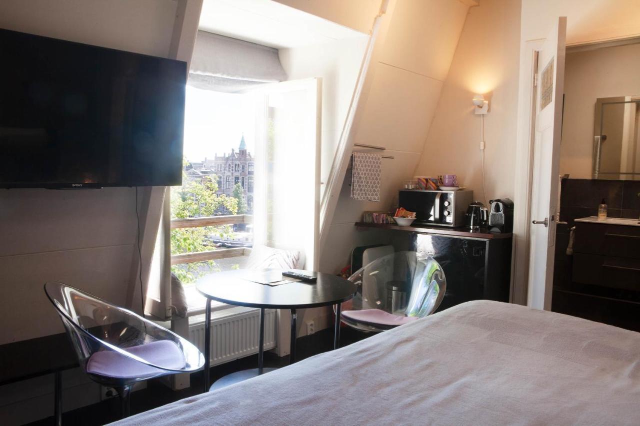 Studio Apartment Canal View