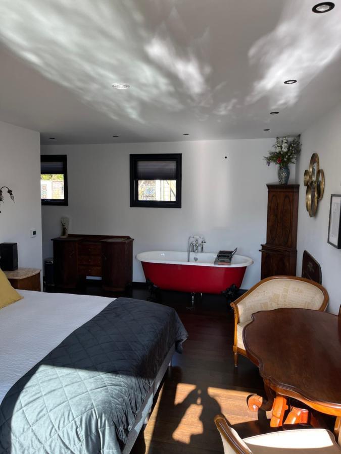 Deluxe Double Room Bath