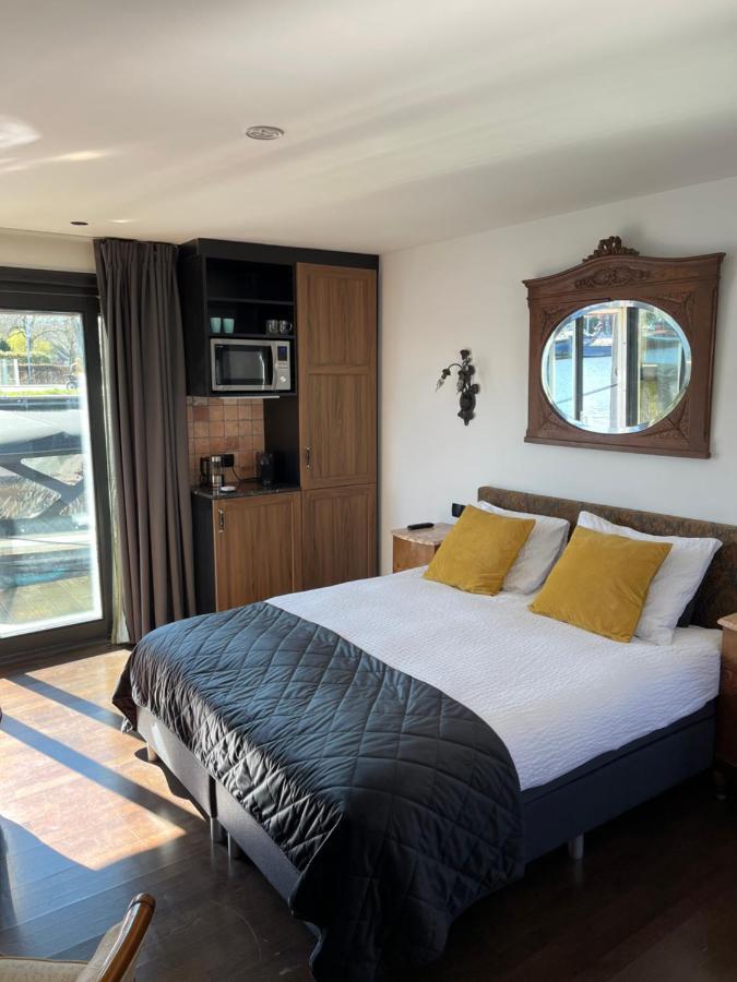 Deluxe Double Room Bath