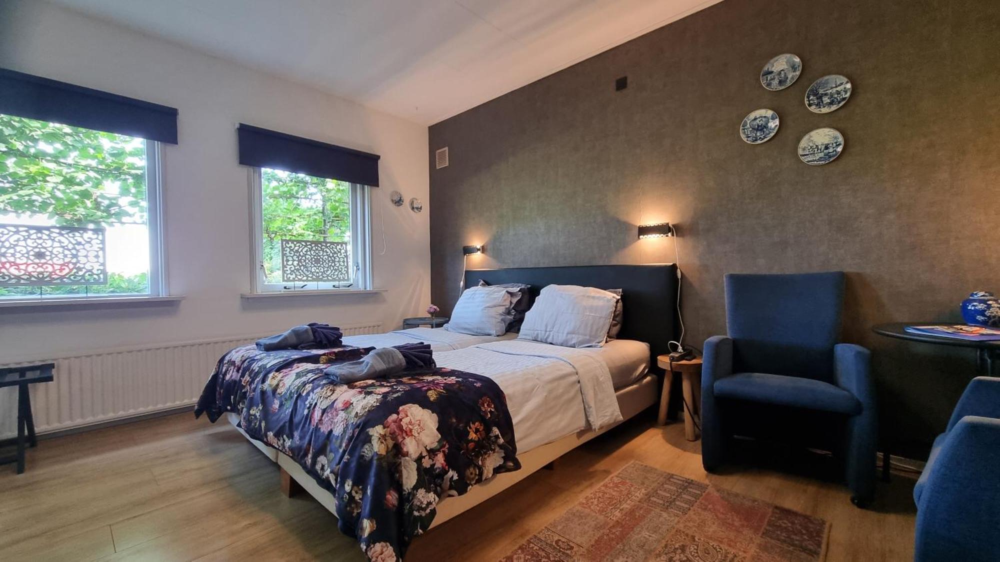 Twin Room,1706996691:JPEG