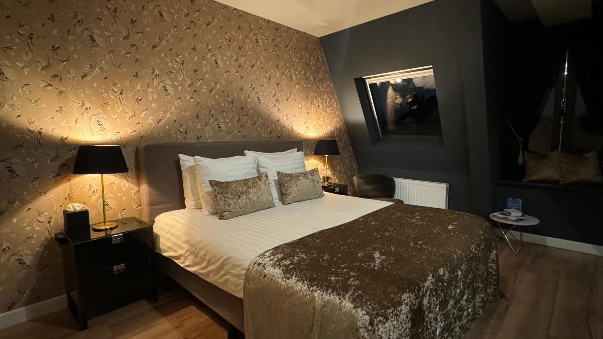 Double or Twin Room Canal View