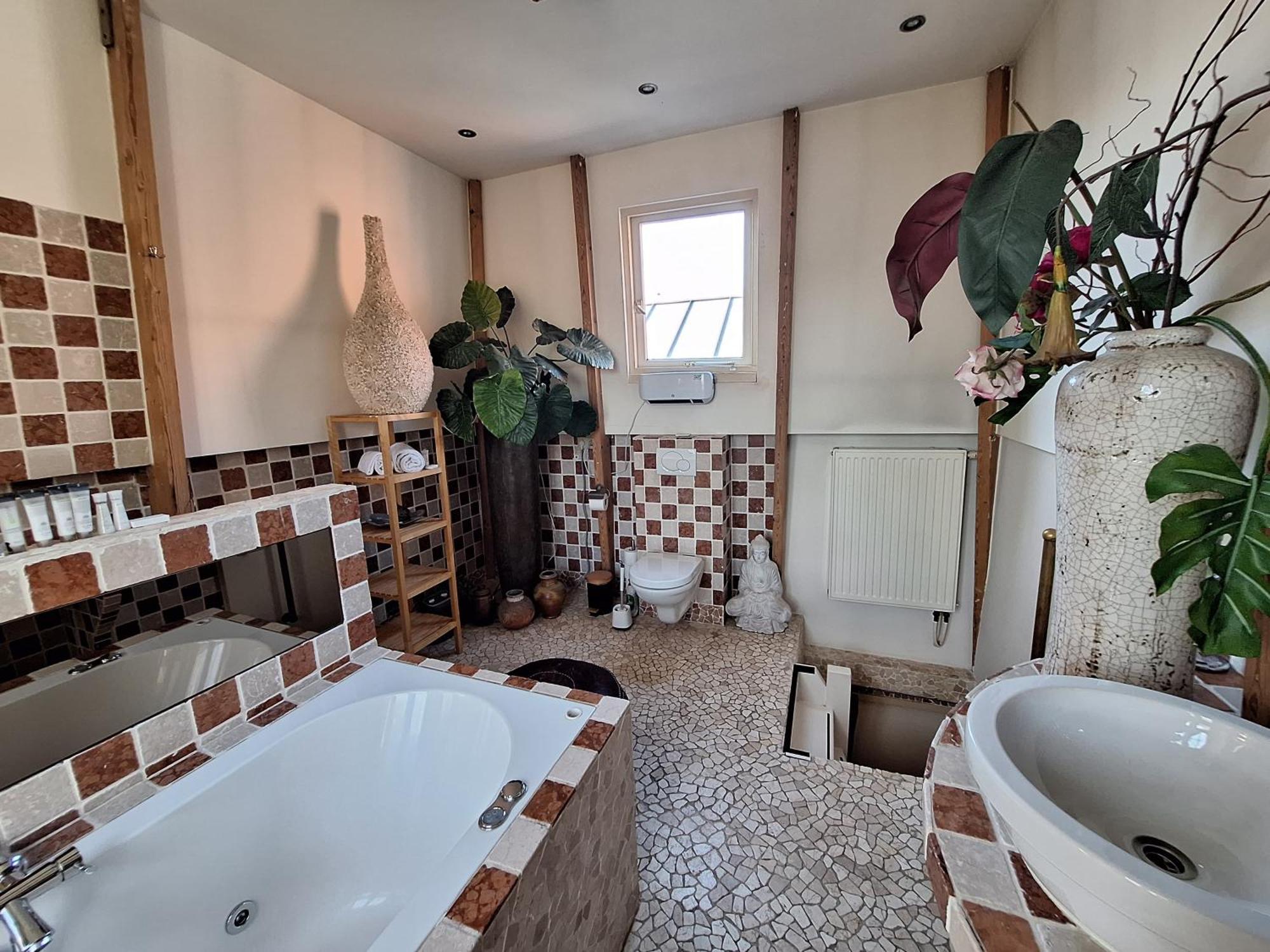 Double Room Private Bathroom