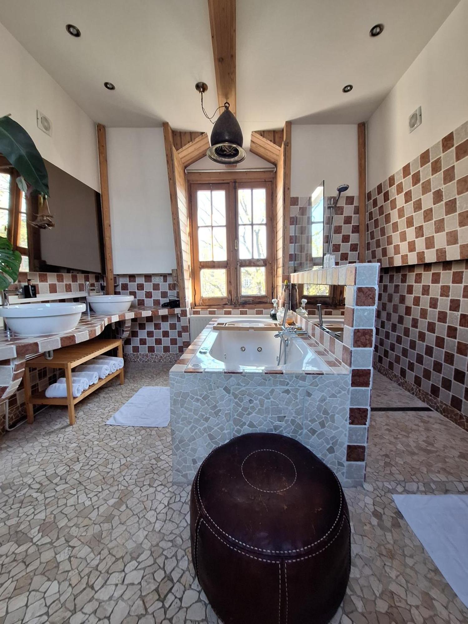 Double Room Private Bathroom