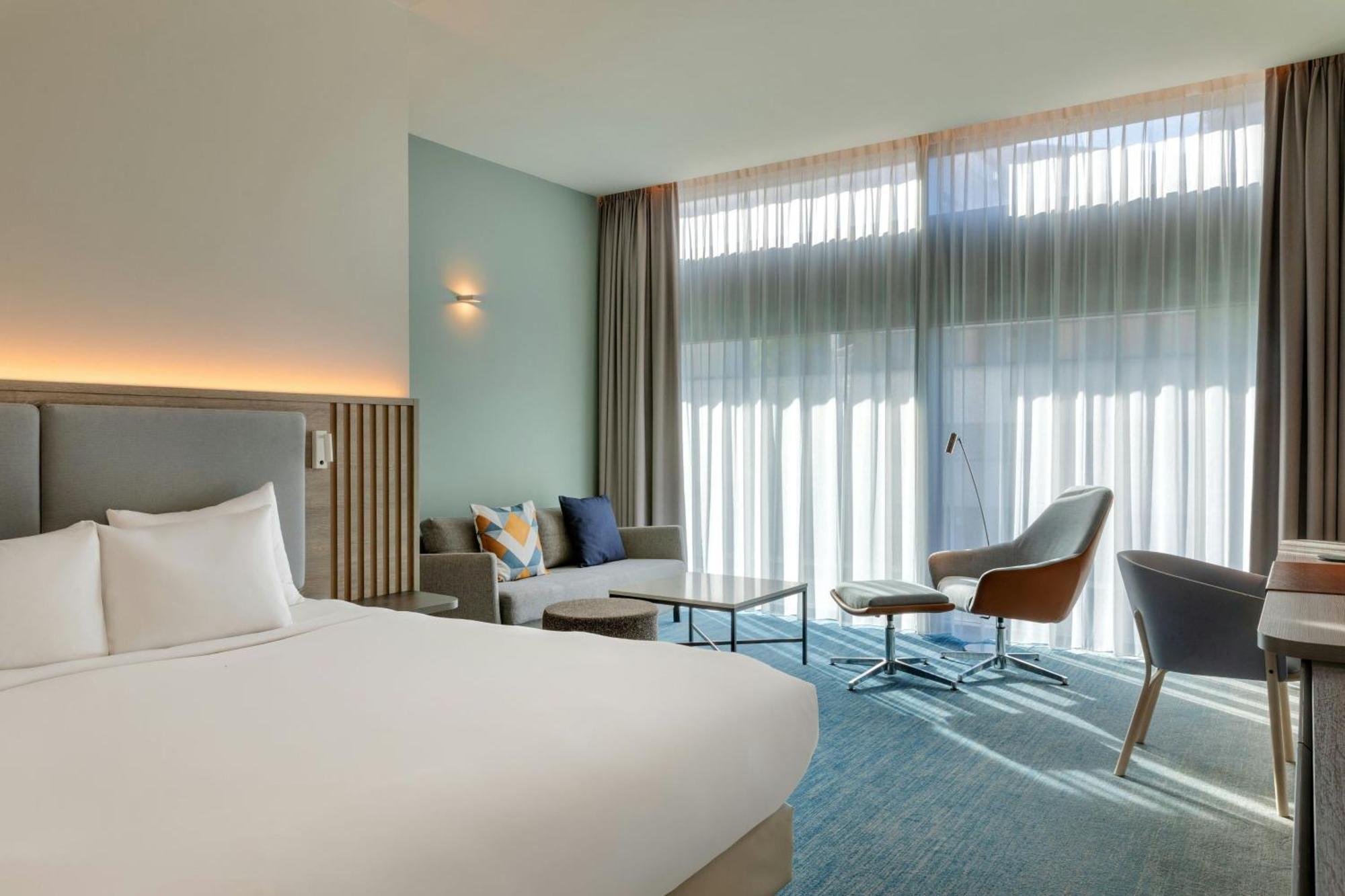 Junior Suite 1 Bedroom Junior Suite 1 King