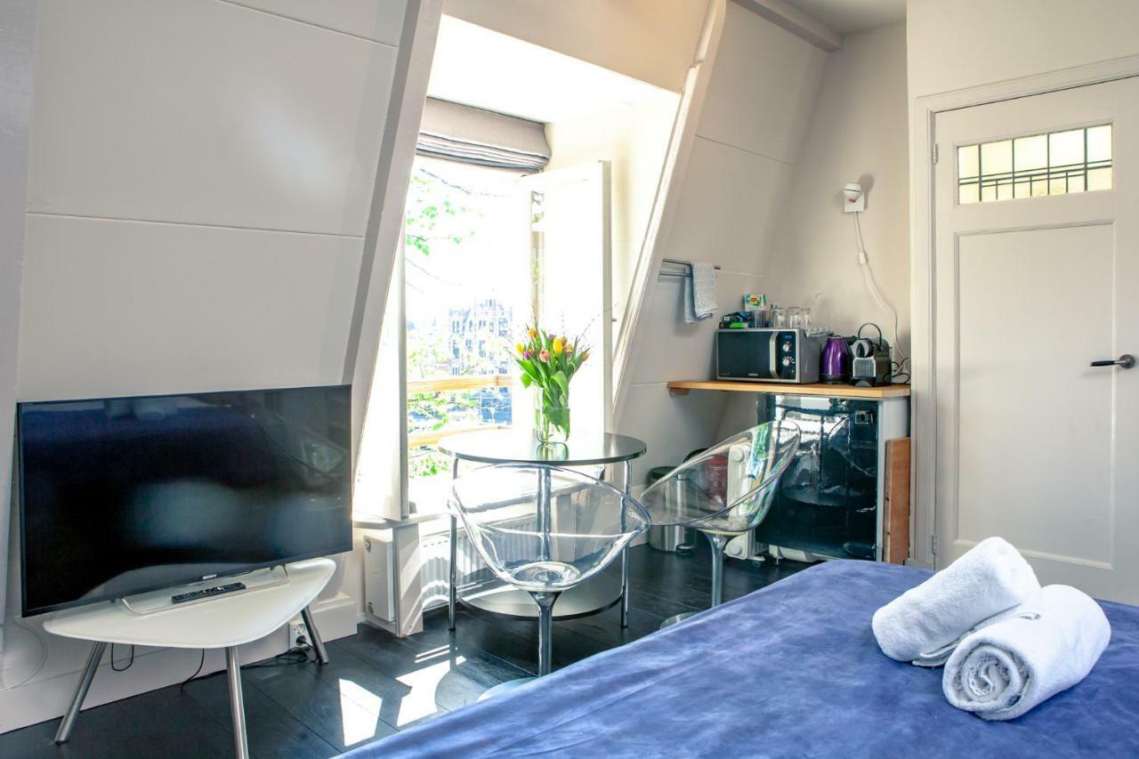 Studio Apartment Canal View