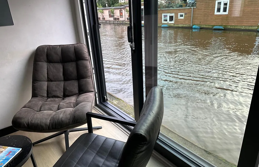 Amsterdam-Houseboat-Amstel-1