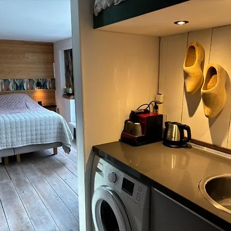 Houseboat Amsterdam-2