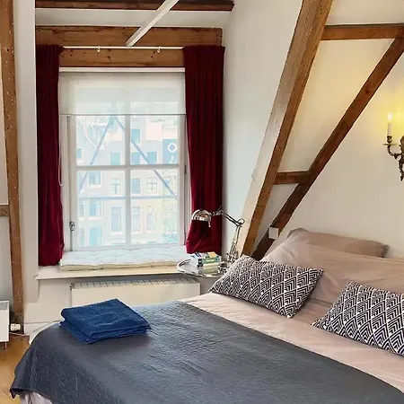 Canal View B&B Amsterdam-3