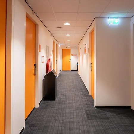 Easyhotel Amsterdam City Centre South-3