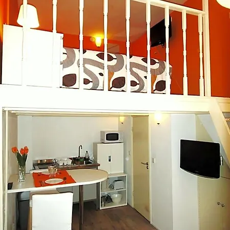 Orange Suite Studio-2